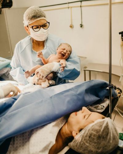 Babys erster Schrei bedeutet in der Regel "Müde"